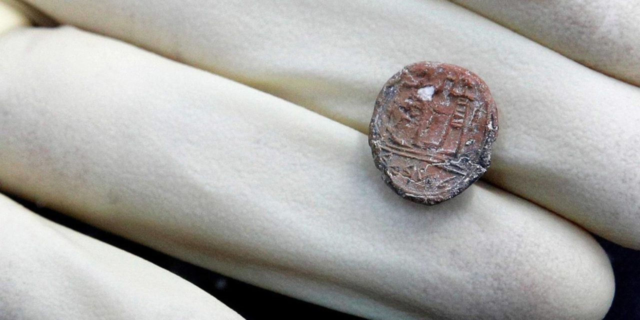 Descubren en Jerusalén un sello de 2700 años