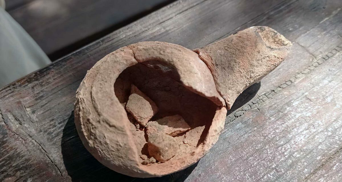 Antigua lámpara de aceite samaritana descubierta en el monte Gerizim