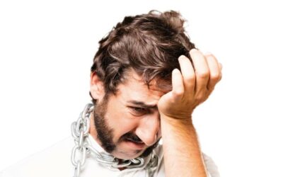 Enredado entre cadenas