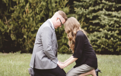 ¡Tierra nivelada ante la cruz!